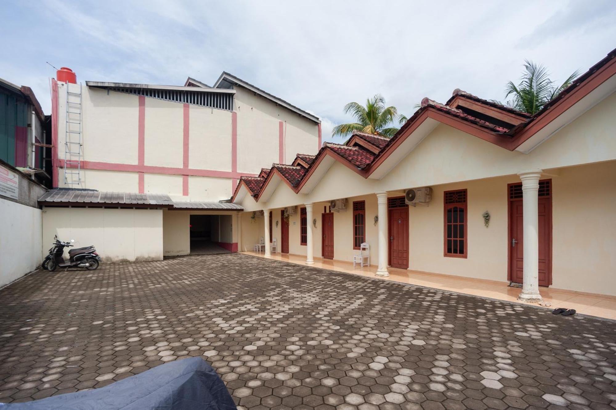 Reddoorz Near Universitas Muhammadiyah Pringsewu Margakaya  Exterior photo